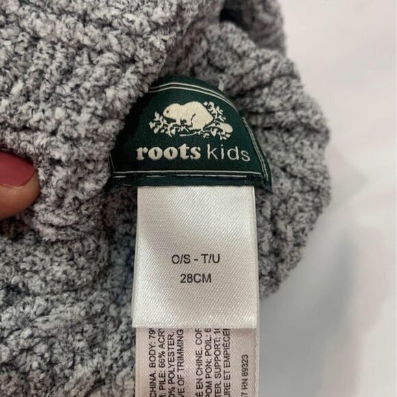 Roots Canada kids touque. Heathered gray. Ultra soft. (28cms) new condition. - Picture 6 of 6